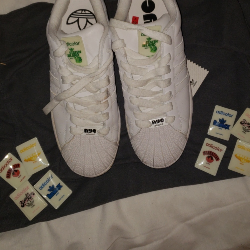 Adidas shell toe adicolor size 9.5